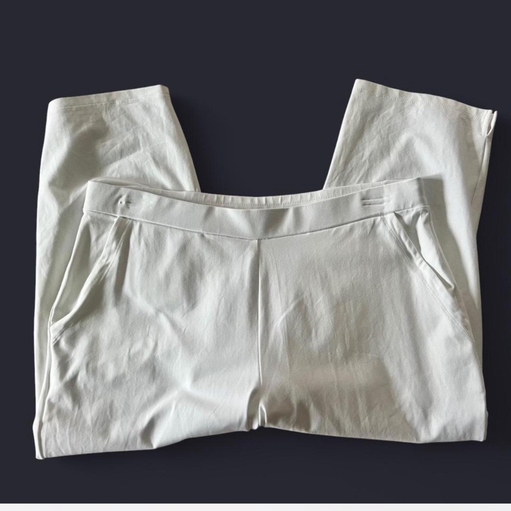 QVC Susan Graver Weekend
Premium Stretch Pull-On white
Capri Leggings size L - Picture 3 of 6